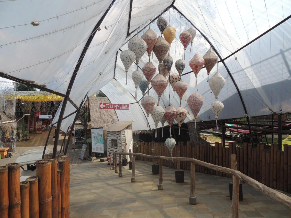Hotel Semilir Glamping à Semarang Extérieur photo