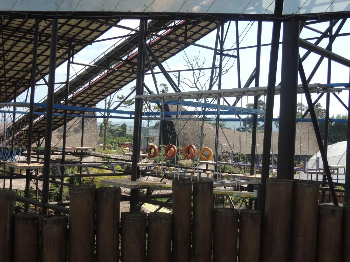 Hotel Semilir Glamping à Semarang Extérieur photo